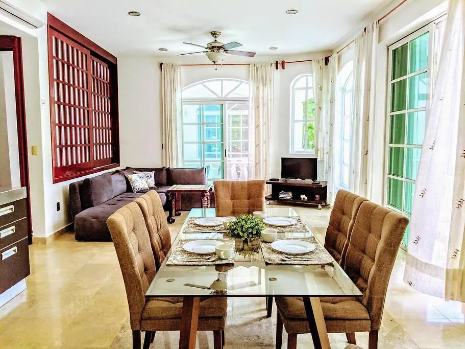 9Br 6Ba Large Groups! Best Location In Town Walk To Beach, 5Th Ave Cozumel Ferry, Shopping, Nightlife! Roof Plunge Pool!! Castillo Playacar Fase 1 25Max プレヤデルカーメン 0*,  メキシコ