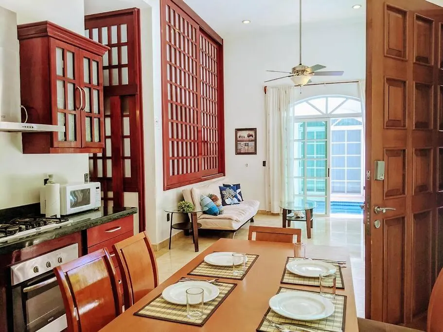 Holiday home Castillo Playacar: Large Group Beachfront Villa with Rooftop Pool Playa del Carmen